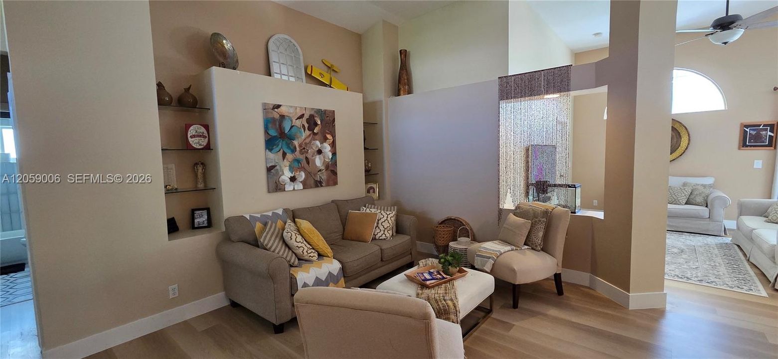 En Venta: $600,000 (3 camas, 2 baños, 2100 Pies cuadrados)