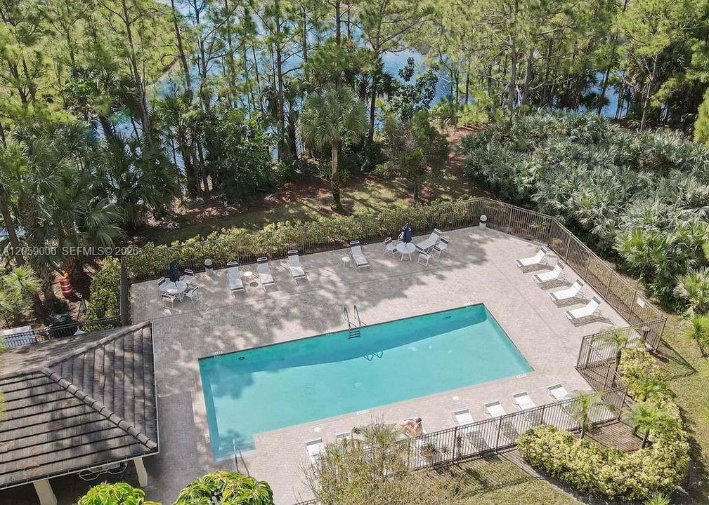 En Venta: $600,000 (3 camas, 2 baños, 2100 Pies cuadrados)