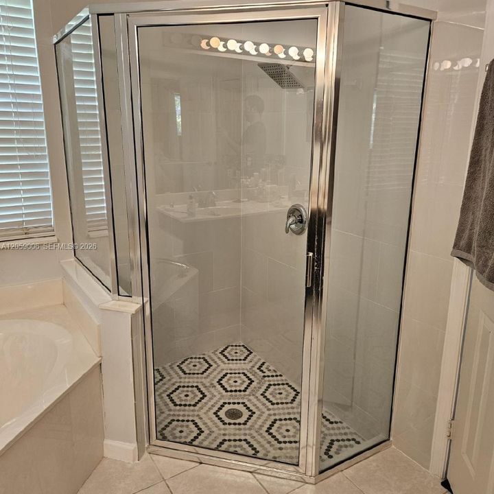 En Venta: $600,000 (3 camas, 2 baños, 2100 Pies cuadrados)