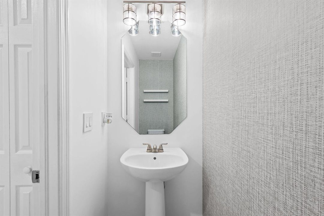 1/2 Bathroom