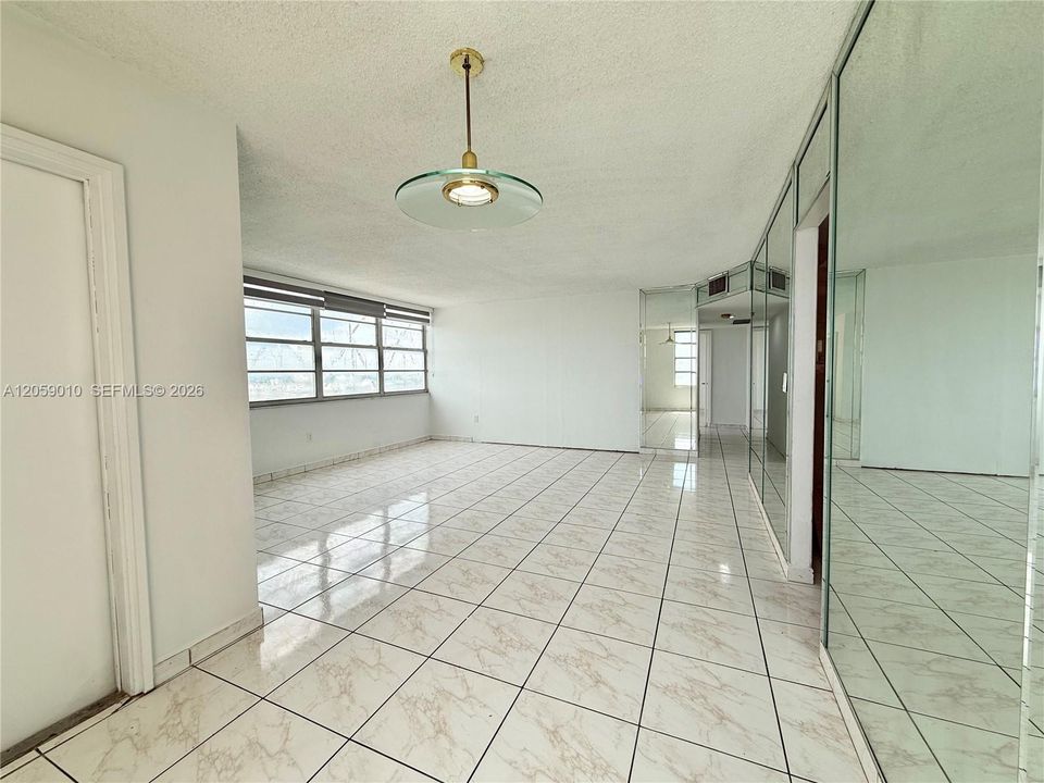 На продажу: $179,900 (2 спален, 2 ванн, 1140 Квадратных фут)
