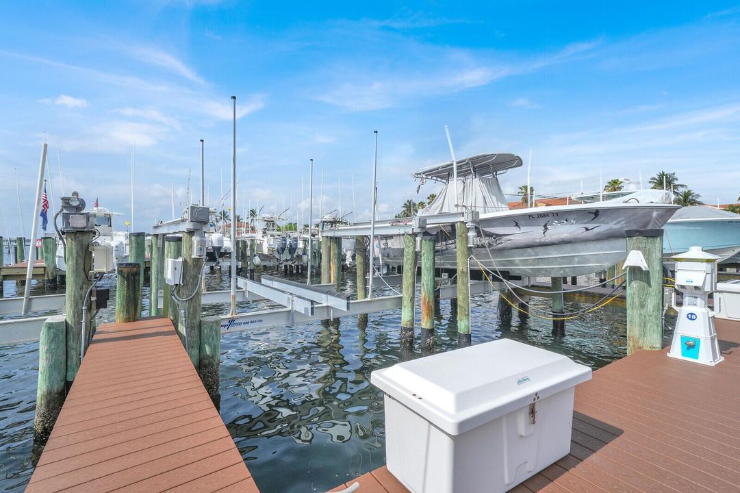 Dock Slip with Lift