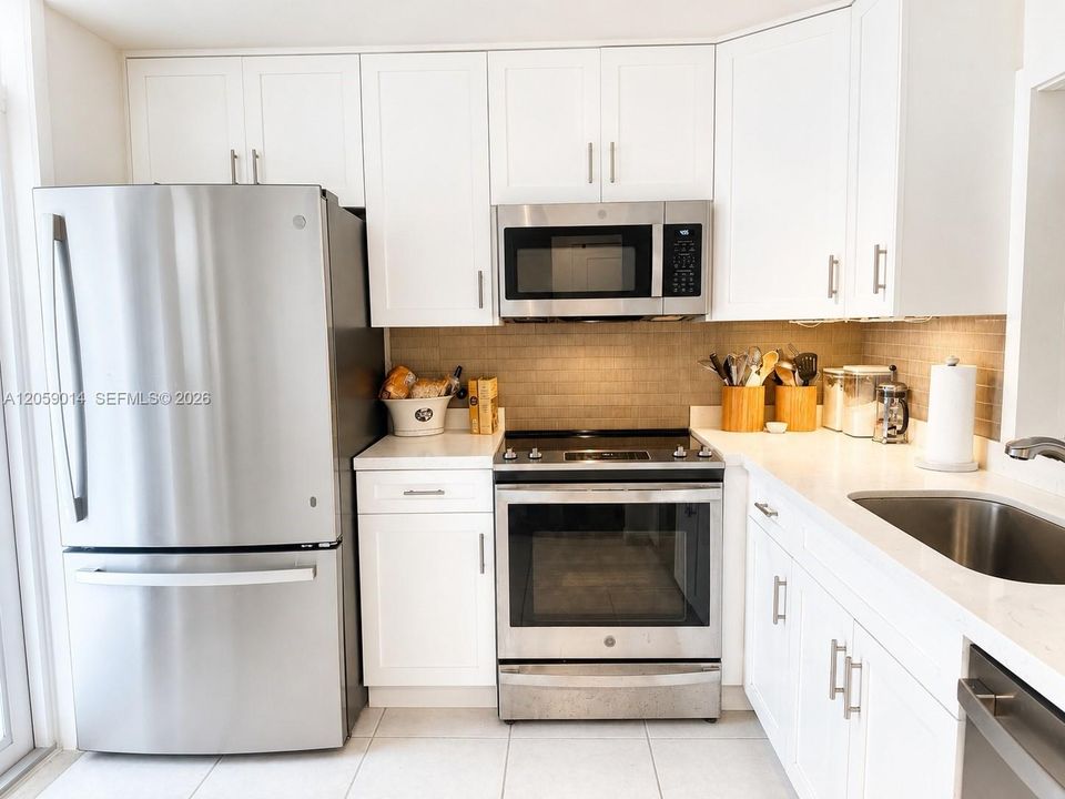 На продажу: $198,000 (1 спален, 1 ванн, 812 Квадратных фут)