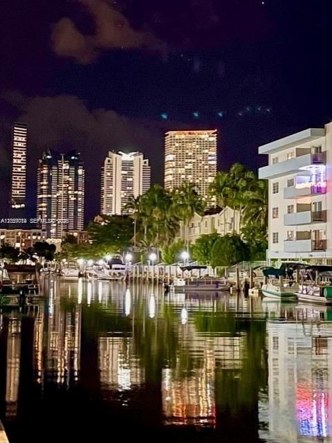 На продажу: $198,000 (1 спален, 1 ванн, 812 Квадратных фут)