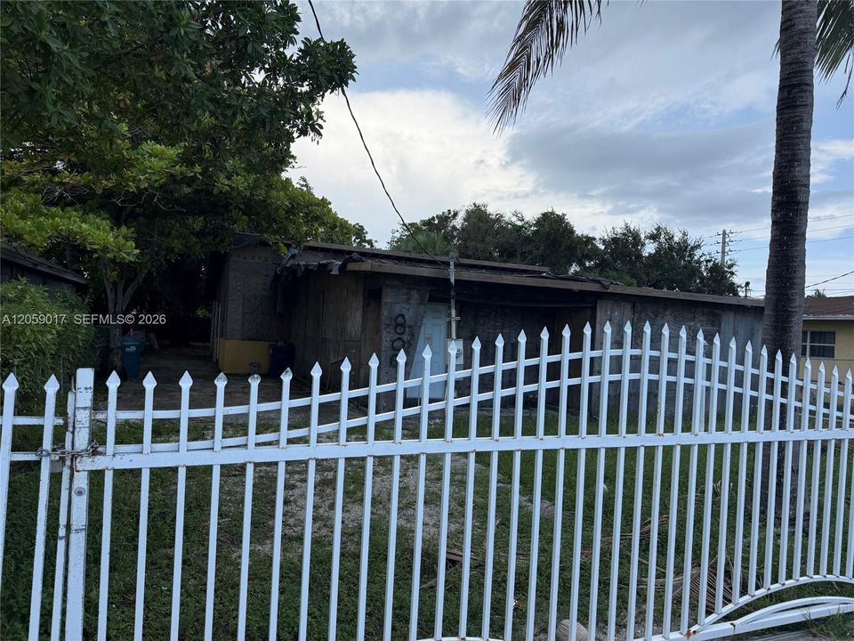 На продажу: $475,000 (0.20 acres)