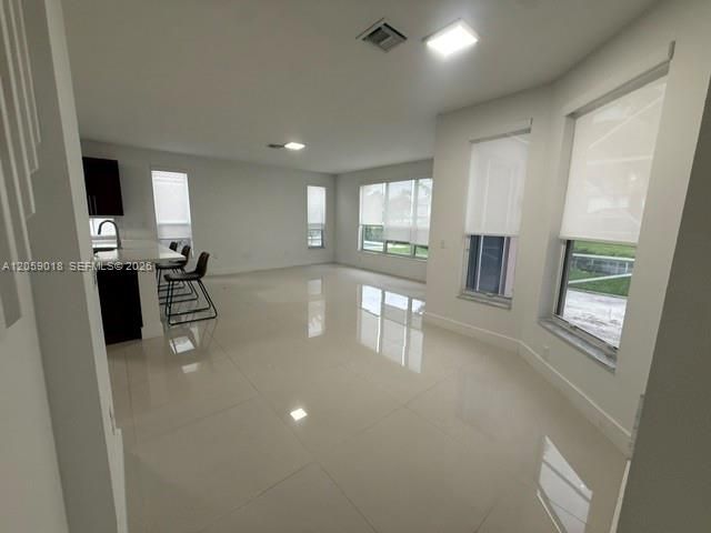 En Renta: $4,800 (5 camas, 3 baños, 2848 Pies cuadrados)