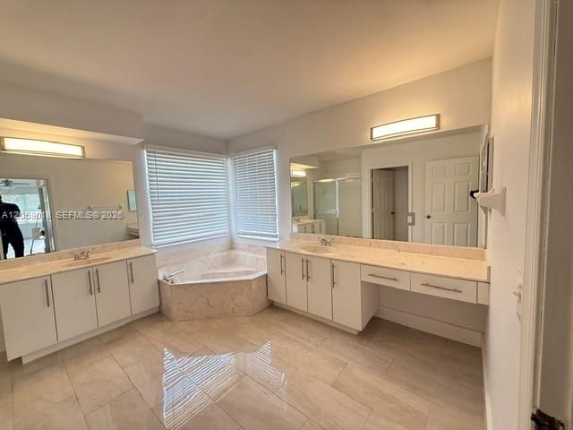 En Renta: $4,800 (5 camas, 3 baños, 2848 Pies cuadrados)