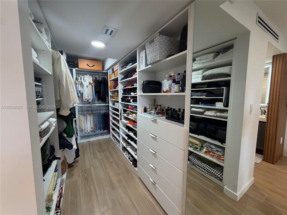 На продажу: $575,000 (2 спален, 2 ванн, 1068 Квадратных фут)