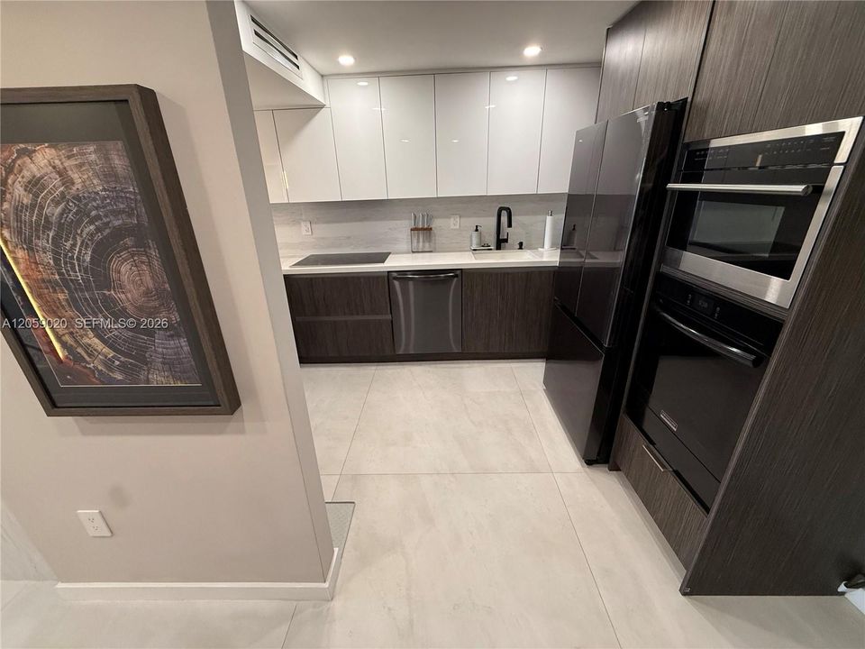 На продажу: $575,000 (2 спален, 2 ванн, 1068 Квадратных фут)
