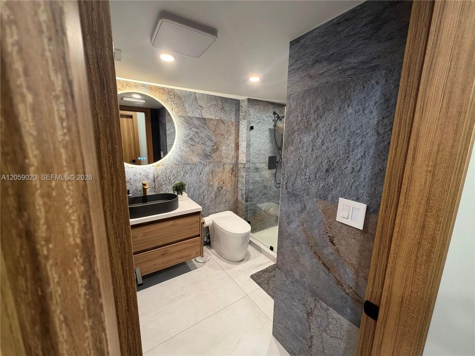 На продажу: $575,000 (2 спален, 2 ванн, 1068 Квадратных фут)