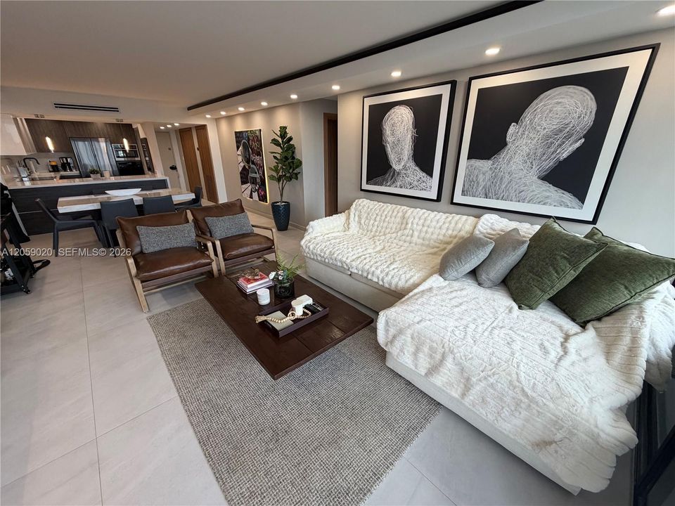 На продажу: $575,000 (2 спален, 2 ванн, 1068 Квадратных фут)