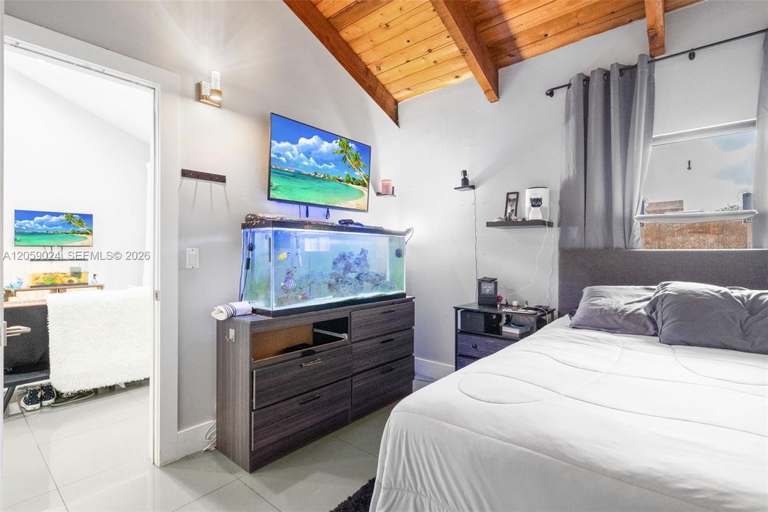 For Sale: $430,000 (2 beds, 2 baths, 1276 Square Feet)