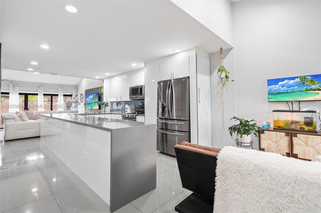 For Sale: $430,000 (2 beds, 2 baths, 1276 Square Feet)