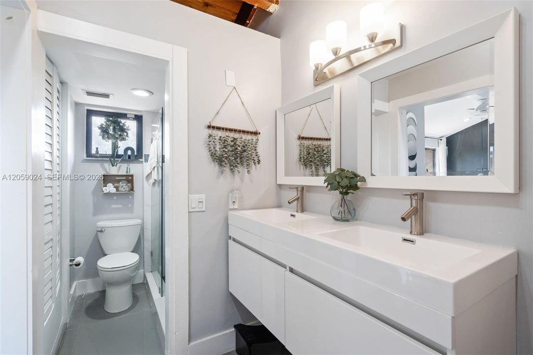 For Sale: $430,000 (2 beds, 2 baths, 1276 Square Feet)
