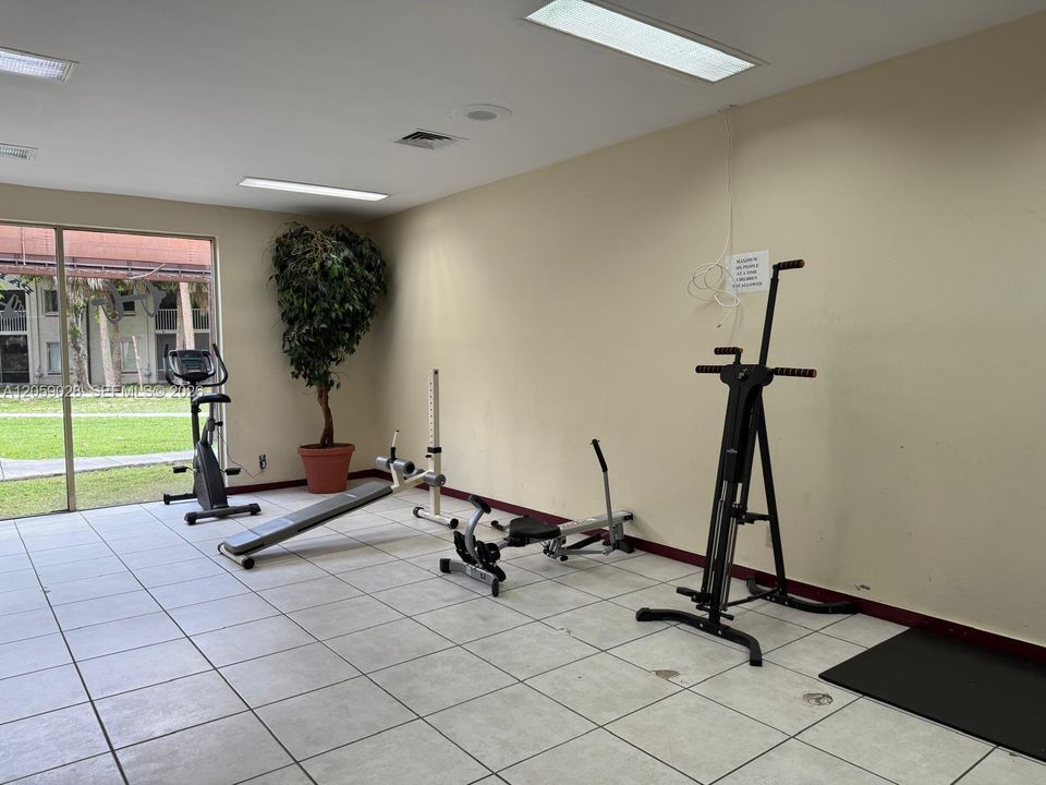 For Sale: $295,000 (2 beds, 2 baths, 1224 Square Feet)