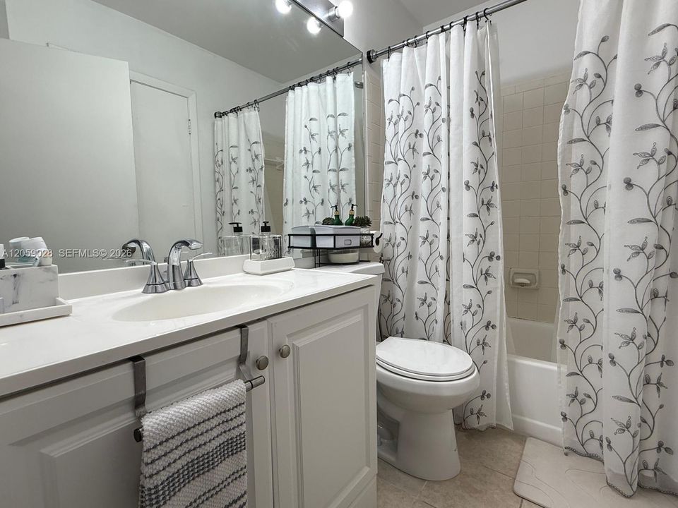 For Sale: $295,000 (2 beds, 2 baths, 1224 Square Feet)