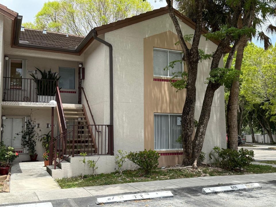 For Sale: $295,000 (2 beds, 2 baths, 1224 Square Feet)