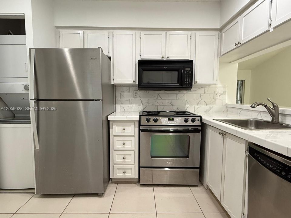 For Sale: $295,000 (2 beds, 2 baths, 1224 Square Feet)