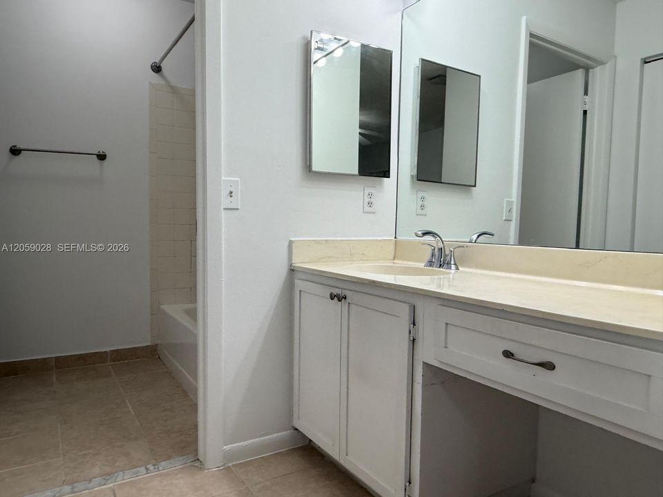 For Sale: $295,000 (2 beds, 2 baths, 1224 Square Feet)