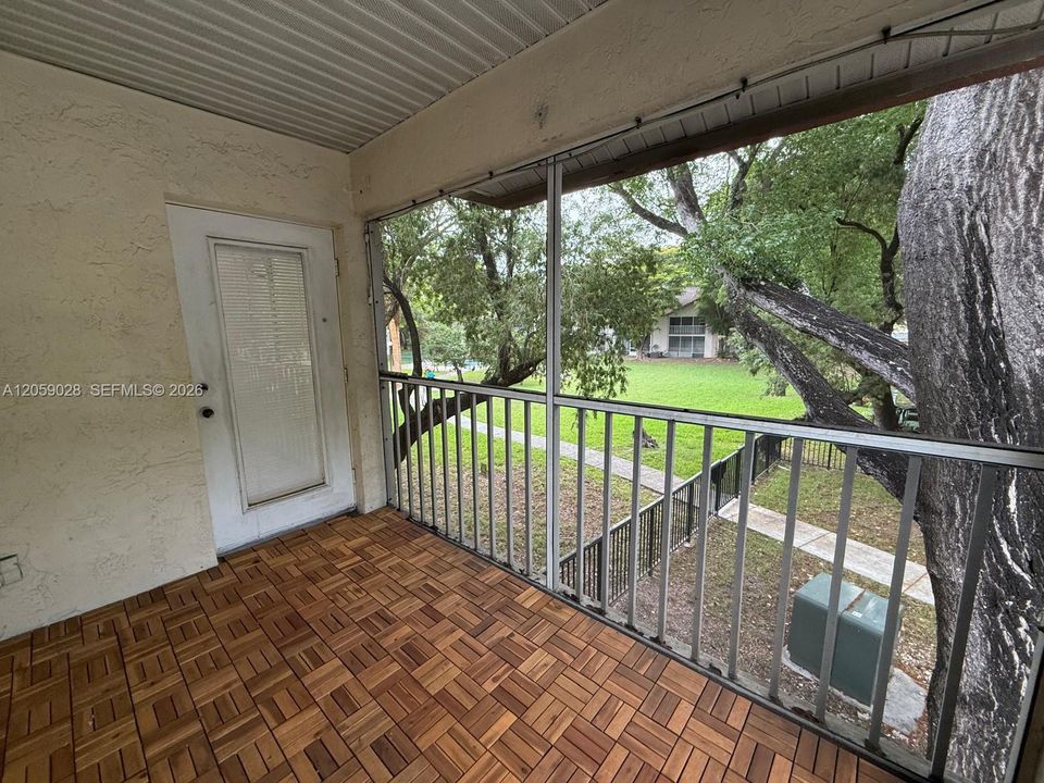 For Sale: $295,000 (2 beds, 2 baths, 1224 Square Feet)