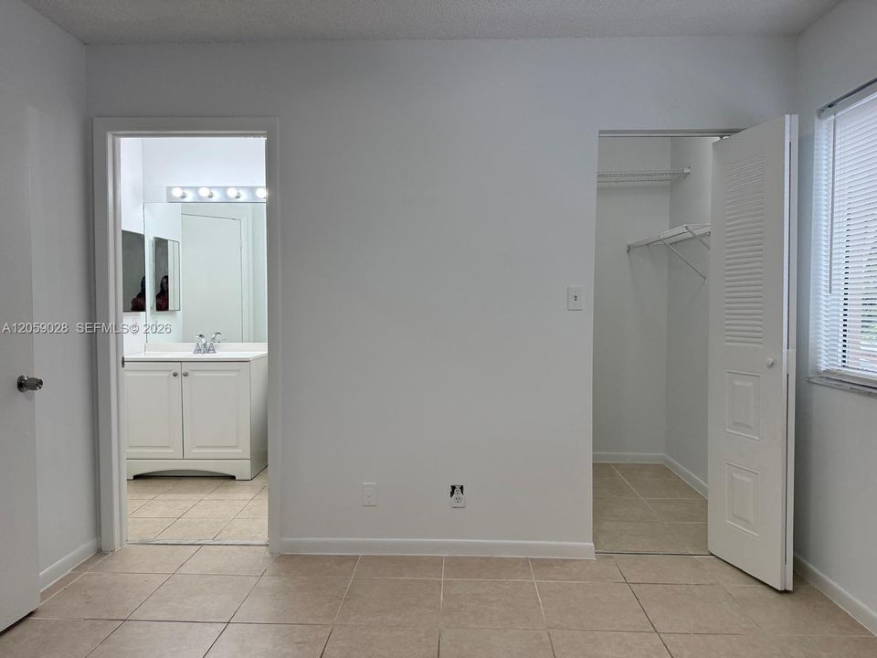For Sale: $295,000 (2 beds, 2 baths, 1224 Square Feet)
