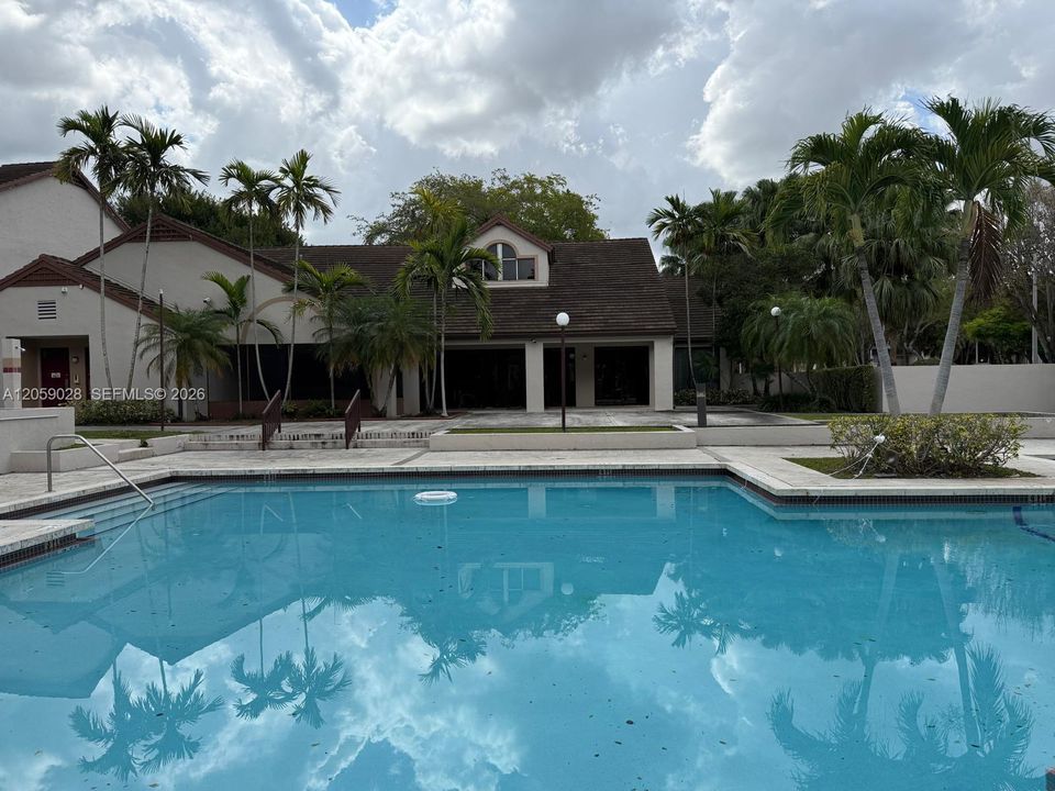 For Sale: $295,000 (2 beds, 2 baths, 1224 Square Feet)