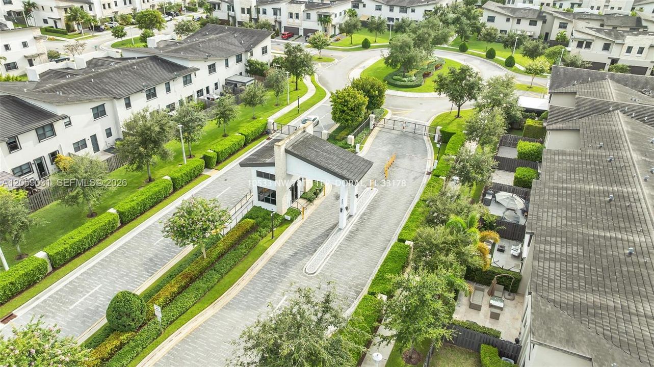 На продажу: $899,999 (4 спален, 3 ванн, 2105 Квадратных фут)