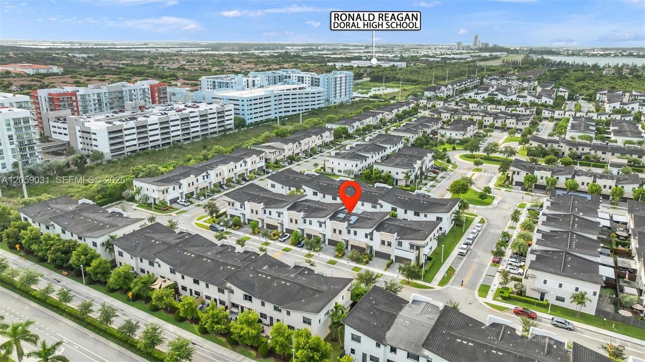 На продажу: $899,999 (4 спален, 3 ванн, 2105 Квадратных фут)