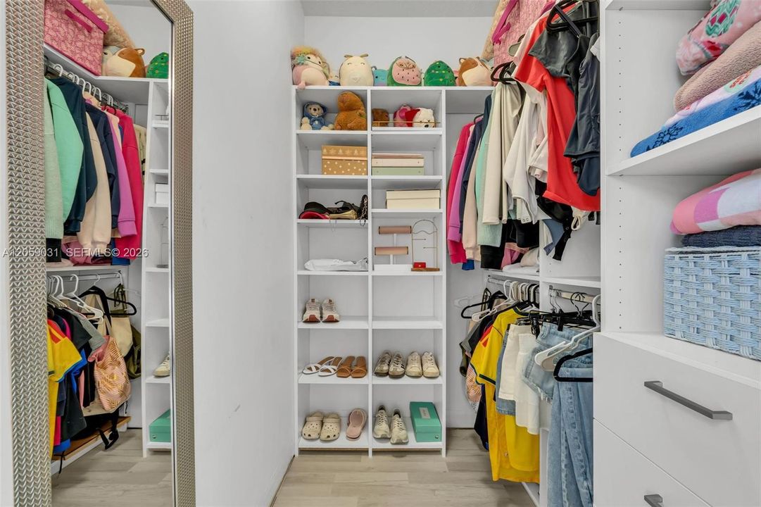 На продажу: $899,999 (4 спален, 3 ванн, 2105 Квадратных фут)