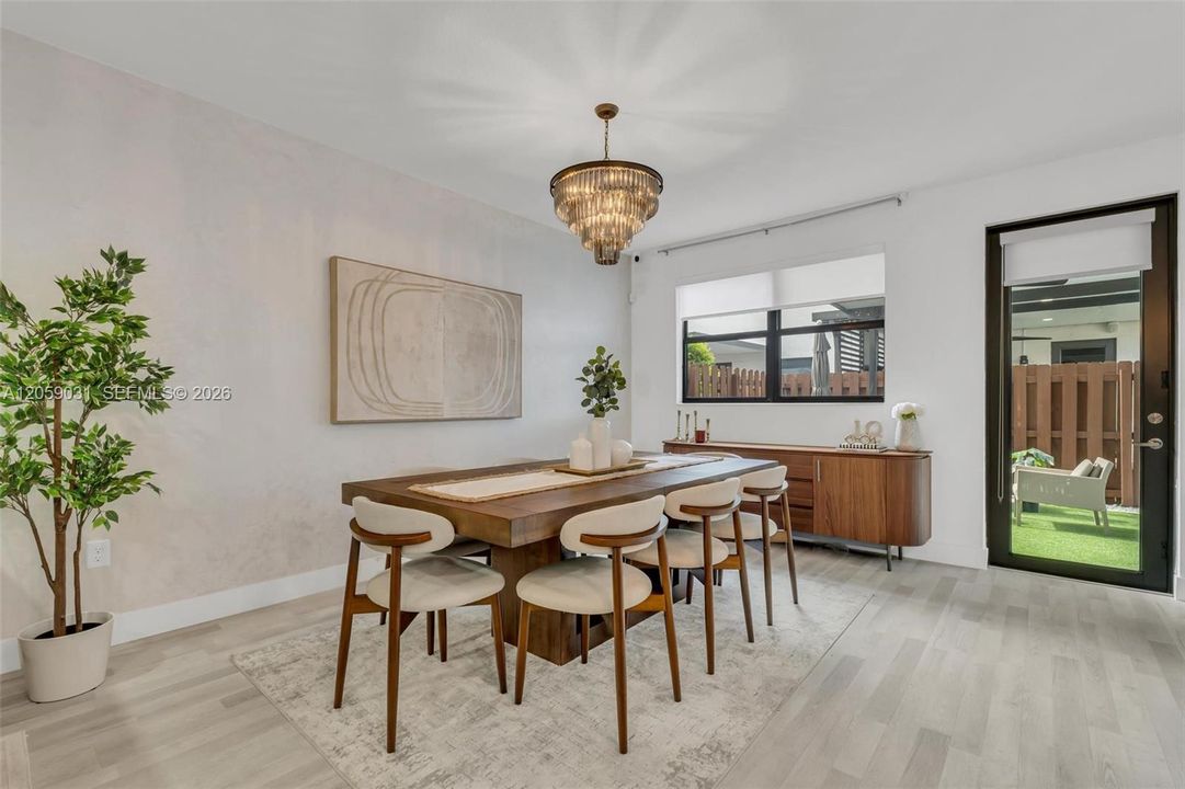 На продажу: $899,999 (4 спален, 3 ванн, 2105 Квадратных фут)