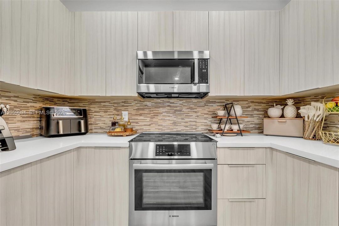 На продажу: $899,999 (4 спален, 3 ванн, 2105 Квадратных фут)