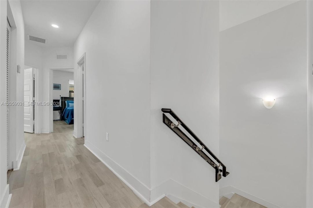 На продажу: $899,999 (4 спален, 3 ванн, 2105 Квадратных фут)