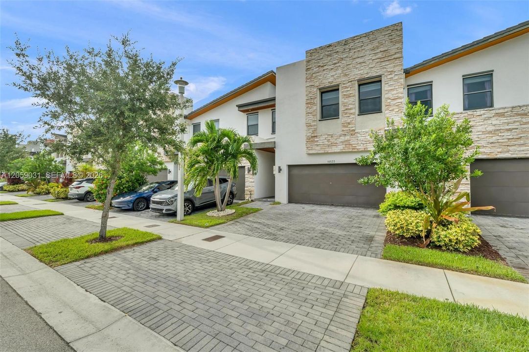 На продажу: $899,999 (4 спален, 3 ванн, 2105 Квадратных фут)