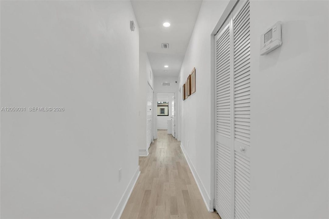 На продажу: $899,999 (4 спален, 3 ванн, 2105 Квадратных фут)