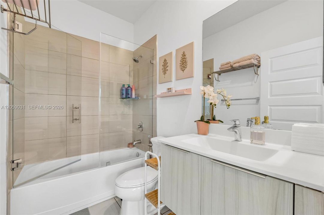 На продажу: $899,999 (4 спален, 3 ванн, 2105 Квадратных фут)