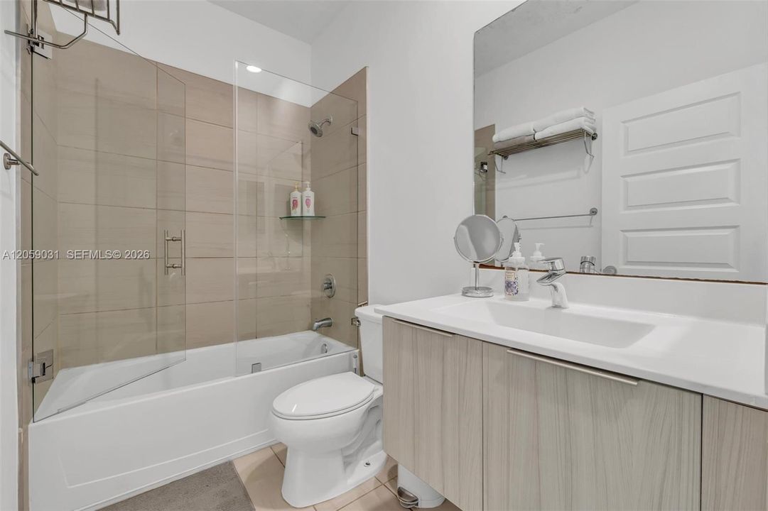 На продажу: $899,999 (4 спален, 3 ванн, 2105 Квадратных фут)