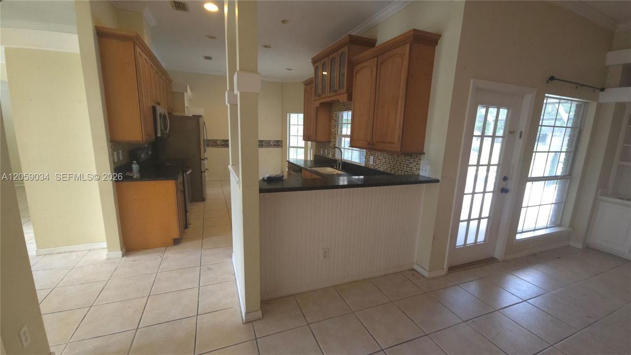 For Sale: $325,000 (4 beds, 2 baths, 2259 Square Feet)