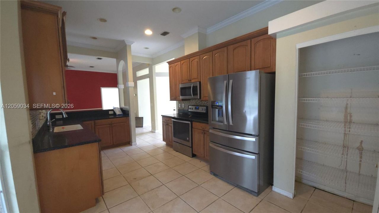 For Sale: $325,000 (4 beds, 2 baths, 2259 Square Feet)