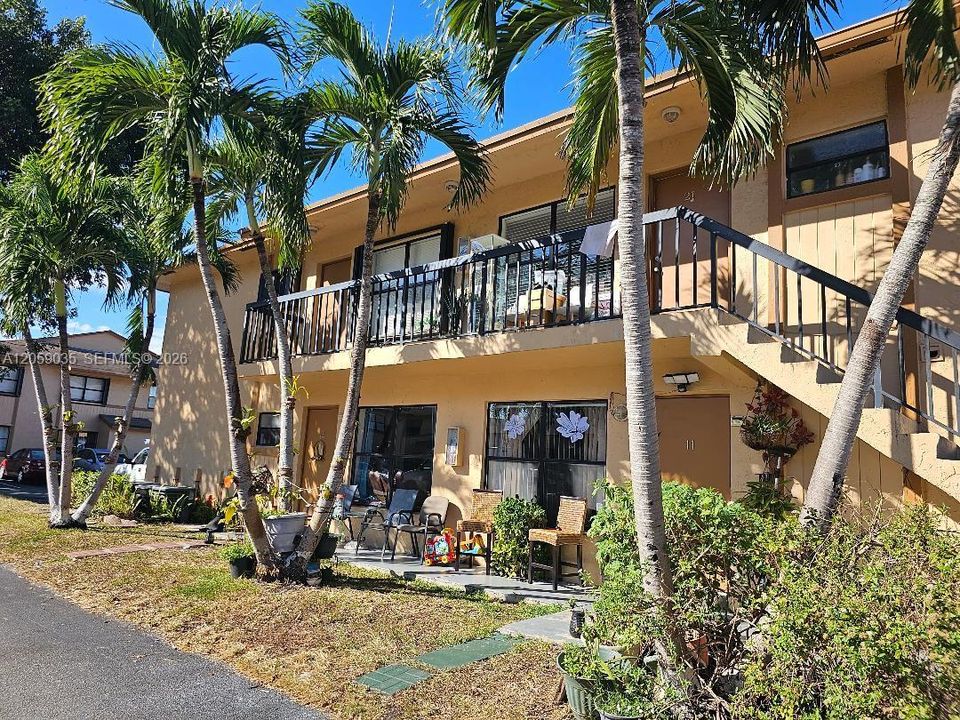 For Rent: $2,100 (2 beds, 2 baths, 750 Square Feet)