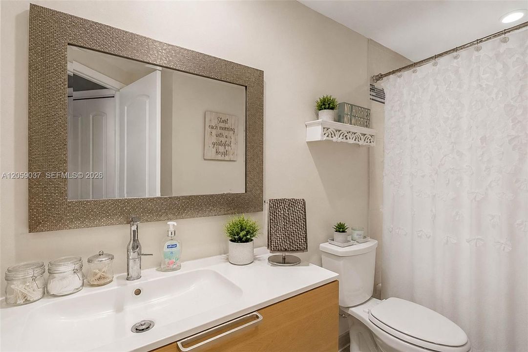 For Rent: $2,500 (2 beds, 2 baths, 1036 Square Feet)