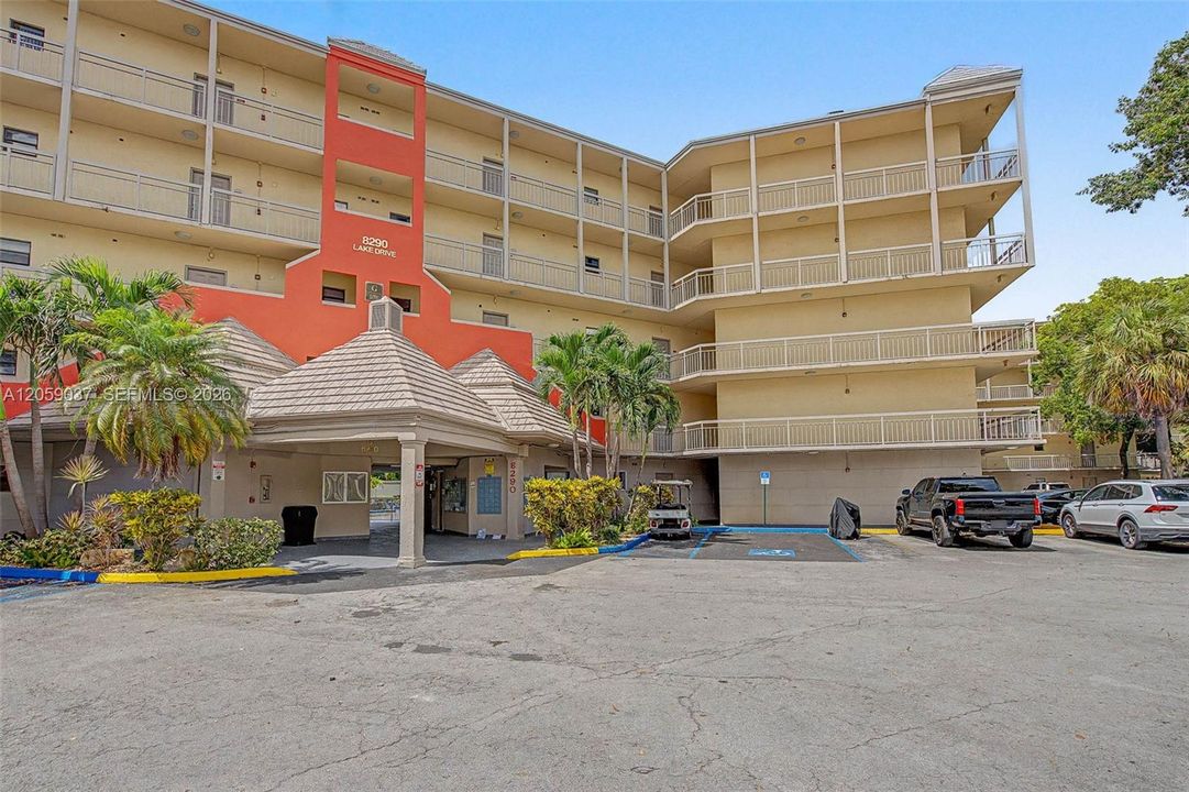 For Rent: $2,500 (2 beds, 2 baths, 1036 Square Feet)