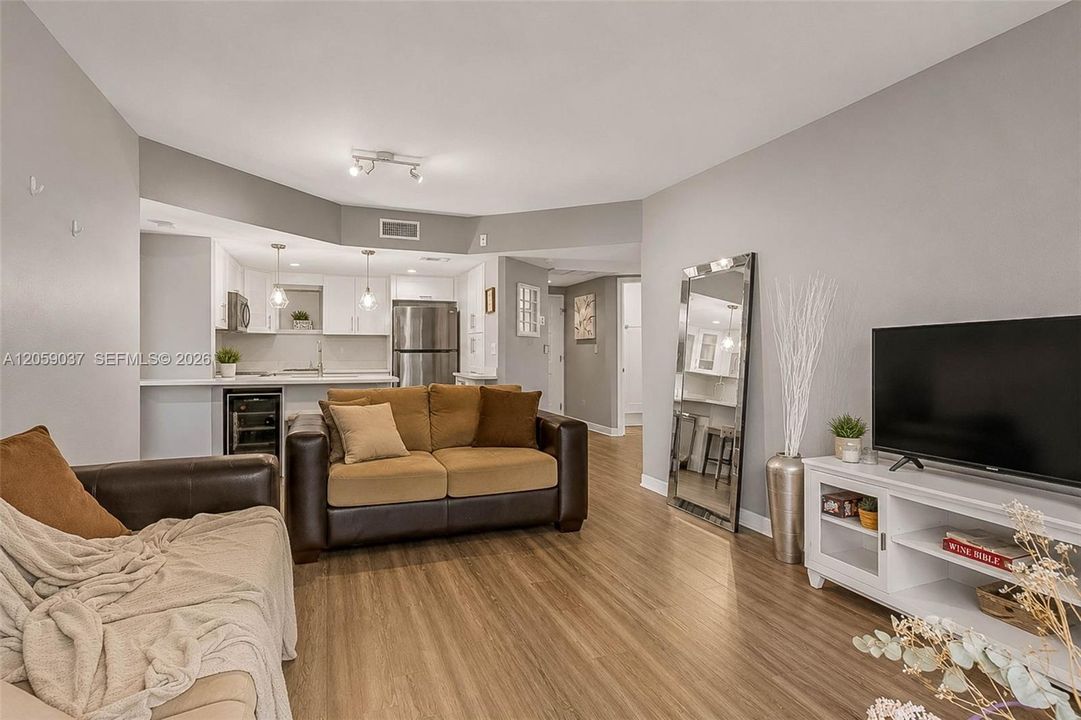 For Rent: $2,500 (2 beds, 2 baths, 1036 Square Feet)