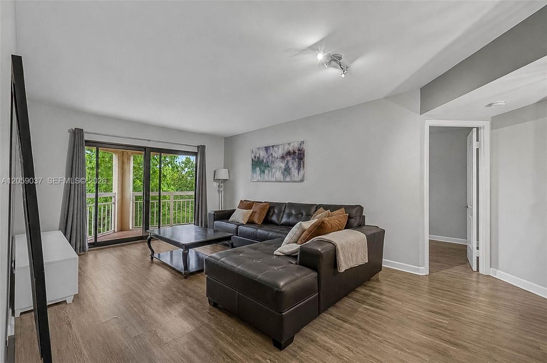 For Rent: $2,500 (2 beds, 2 baths, 1036 Square Feet)