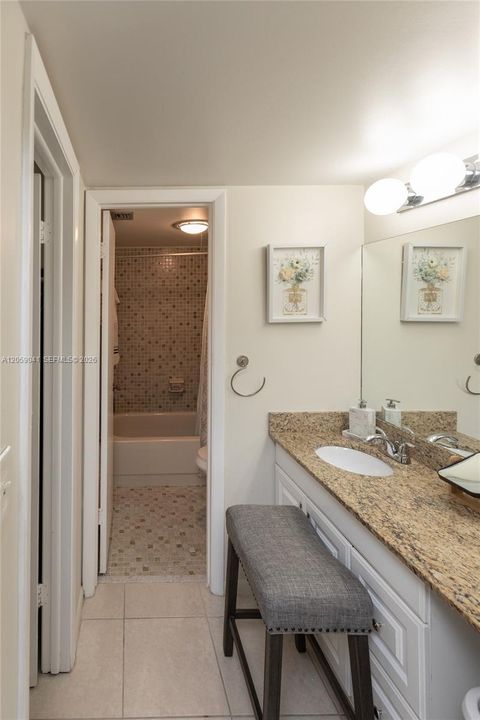 В аренду: $2,300 (2 спален, 2 ванн, 927 Квадратных фут)