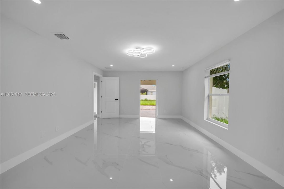 На продажу: $269,900 (3 спален, 2 ванн, 1150 Квадратных фут)