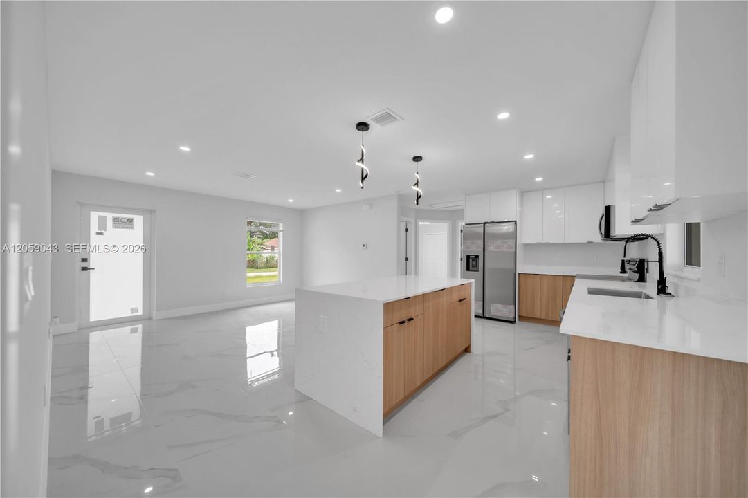 На продажу: $269,900 (3 спален, 2 ванн, 1150 Квадратных фут)