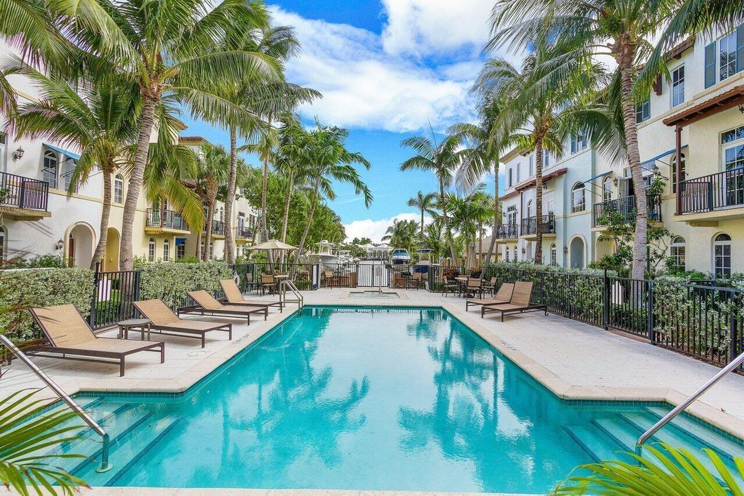 813 Estancia Way