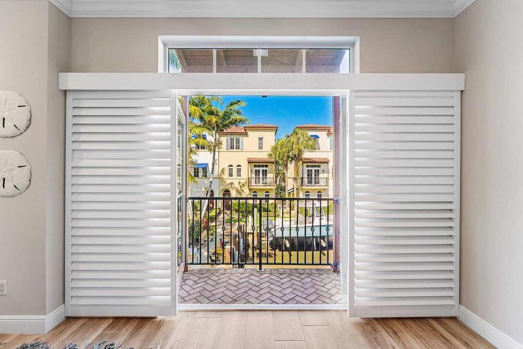 813 Estancia Way