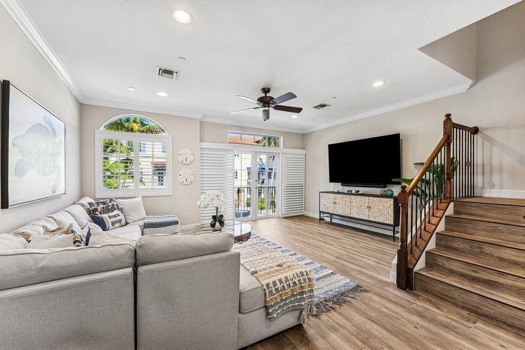 813 Estancia Way