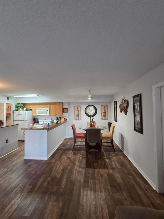 Laminate flooring thorougout